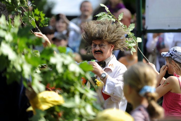 Ilustračný obrázok k článku Smutná správa pre deti aj dospelých: Zomrel obľúbený zabávač Majster N (†71)