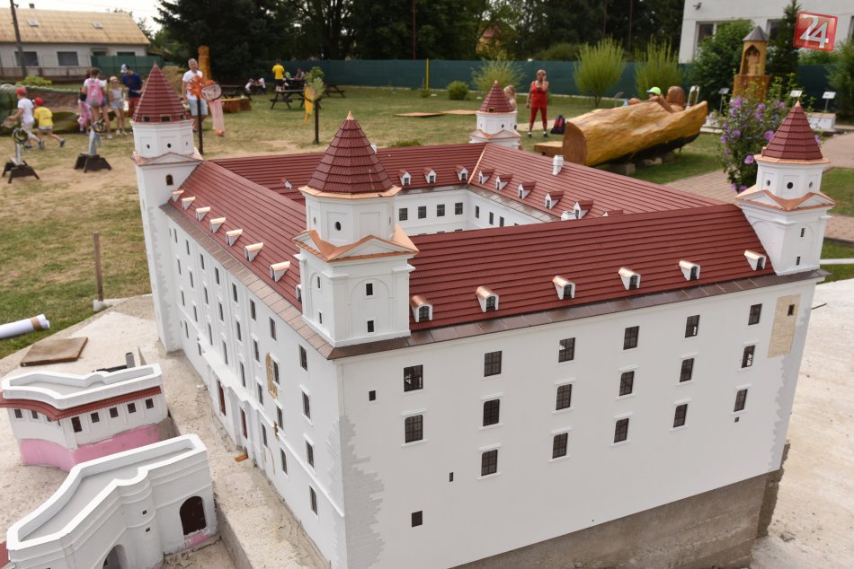 Ilustračný obrázok k článku Tip na výlet: Obdivujte krásu slovenských hradov či kostolov pekne zblízka