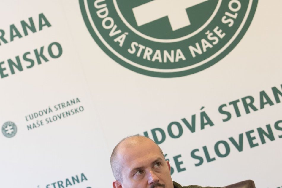 Ilustračný obrázok k článku Historik Drábik: ĽSNS sú neonacisti! Kotleba sa obhajuje Rytmusom