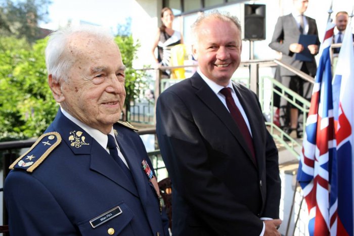 Ilustračný obrázok k článku Prezident ocenil vojnového hrdinu: Milan Píka bojoval v britskom Kráľovskom letectve