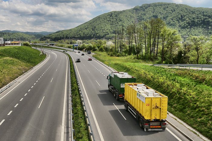 Ilustračný obrázok k článku Vodiči, zbystrite pozornosť: Od pondelka čiastočne uzatvoria rýchlostnú cestu R1