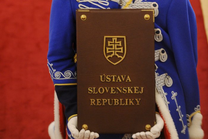 Ilustračný obrázok k článku Vek odchodu do dôchodku chce Smer-SD zakotviť v Ústave SR: Navrhujú 65 rokov