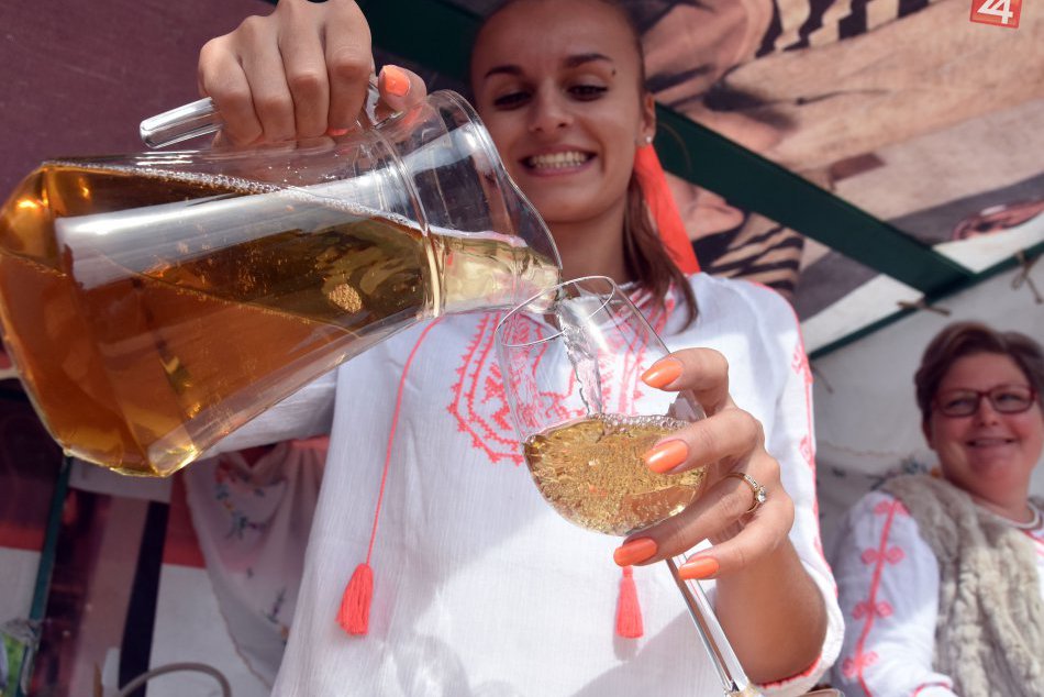 Ilustračný obrázok k článku Veľký prehľad bratislavských vinobraní a hodov. Jedzte, pite a bavte sa!