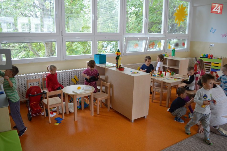 Ilustračný obrázok k článku FOTO: Bystrické základné školy privítali stovky prváčikov. Brány otvorila aj nová MŠ