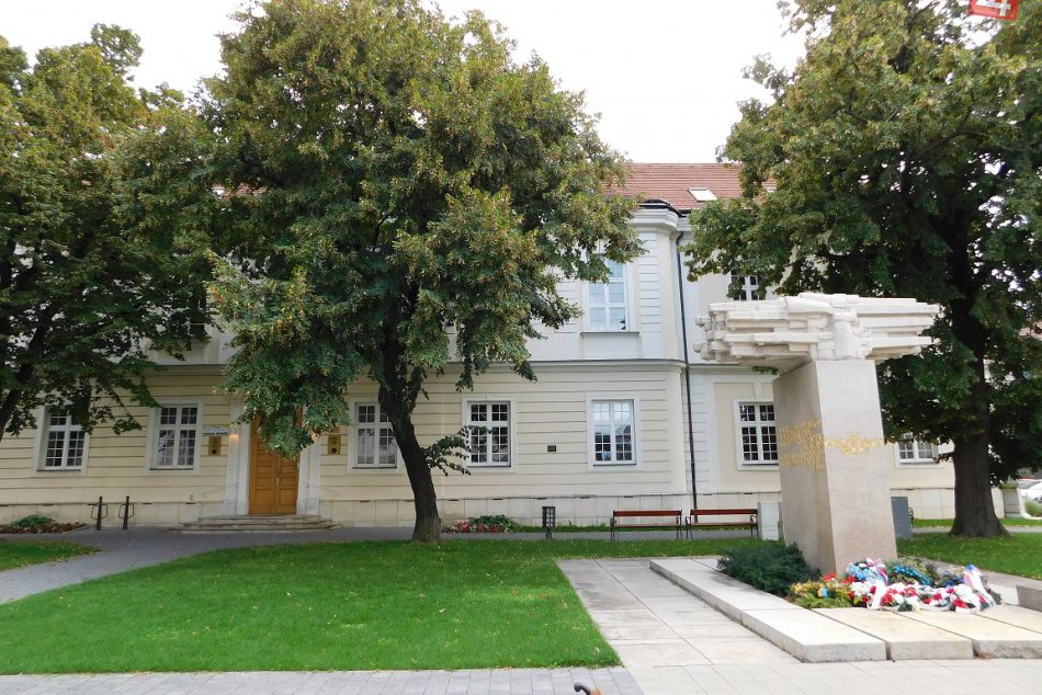 Ilustračný obrázok k článku Veľká pocta pre O. Boteka Trnavskej univerzity: Dostal sa medzi Hawkinga a Dickensa!