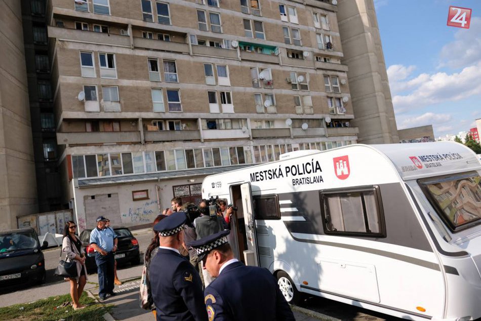 Ilustračný obrázok k článku Pri bratislavskom Pentagone zriadili dočasnú policajnú stanicu