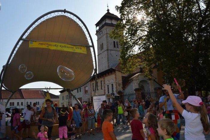 Ilustračný obrázok k článku FOTKY detskej radosti: Srdce Rožňavy zaplavili stovky bublín