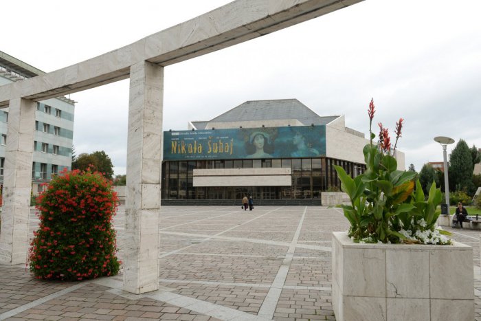 Ilustračný obrázok k článku Divadlo Jonáša Záborského štartuje novú sezónu: Takéto premiéry počas nej uvedie