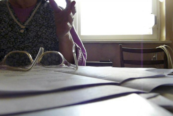 Ilustračný obrázok k článku Podvedení Bystričania prišli o tisíce eur. 90-ročná dôchodkyňa však nenaletela