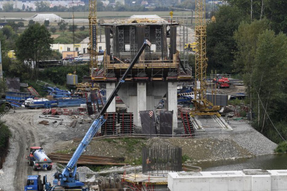 Ilustračný obrázok k článku Stavba železnice v úseku Považská – Púchov: Ľudia sa sťažujú na jednu vec