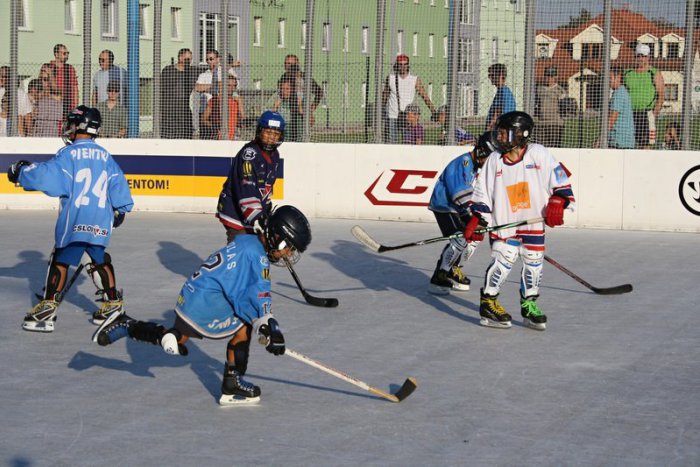 Ilustračný obrázok k článku Zámčania by mohli dostať umelú ľadovú plochu: Poslanci rozhodli pre tento variant