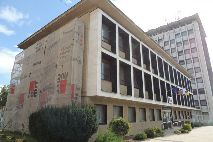 Ilustračný obrázok k článku Na žiarskom mestskom úrade vyrástlo lešenie: Rekonštrukcia za státisíce