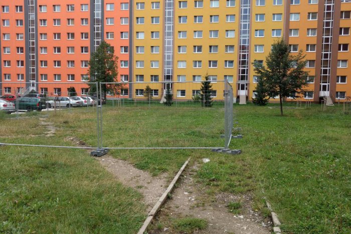 Ilustračný obrázok k článku Na sídlisku Západ bude rušná jeseň: Oprava ciest, centrálne ihrisko aj nové kamery