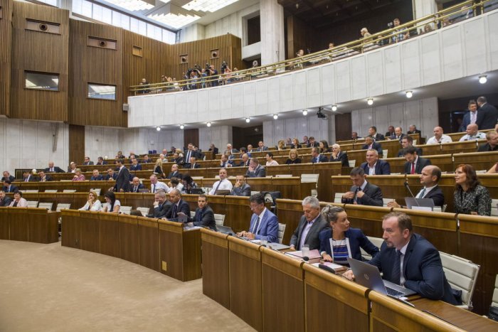 Ilustračný obrázok k článku Noví poslanci NR SR: Kto zaujme miesto po kandidátoch zvolených do europarlamentu?