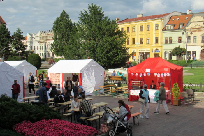 Ilustračný obrázok k článku Na pešej zóne odštartoval Festival dobrej chuti a vína: Prvý deň v OBRAZOCH