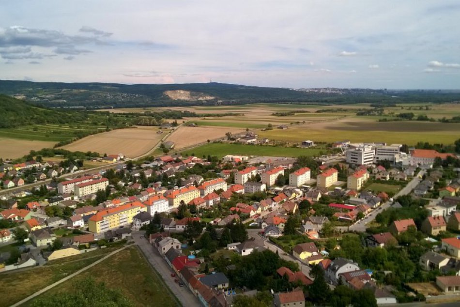 Ilustračný obrázok k článku Tip na výlet: Pokochajte sa krásnym výhľadom zo zrúcaniny hradu Hainburg