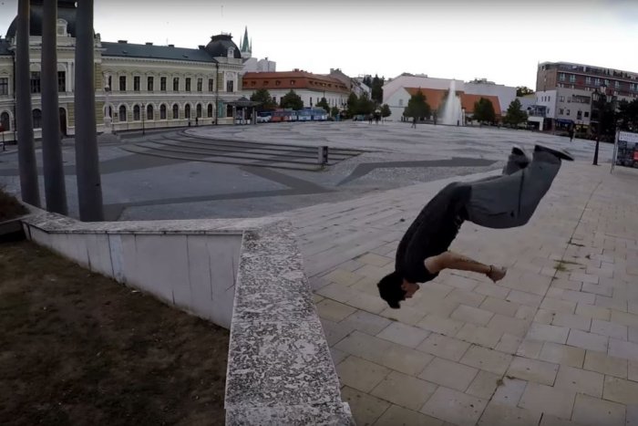 Ilustračný obrázok k článku Nitrianky parkourista Martin sa stále zlepšuje: Ukázal nové kúsky, VIDEO
