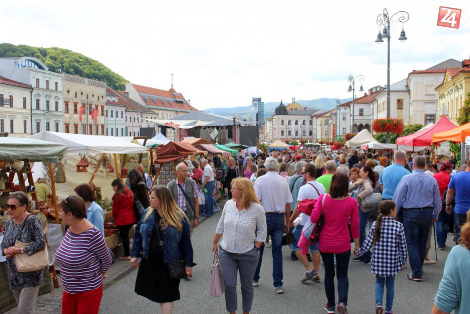 Ilustračný obrázok k článku FOTO: Radvanský jarmok v plnom prúde. Centrum Bystrice zaplnili stánky a kolotoče