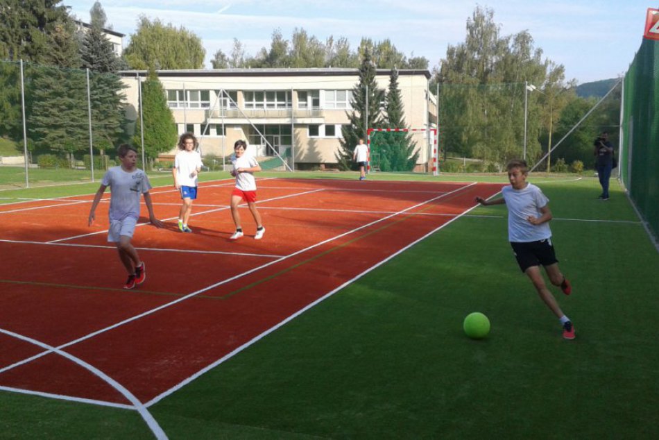 Ilustračný obrázok k článku Deti vo Zvolene získajú nový priestor pre šport. Mesto opraví školské dvory