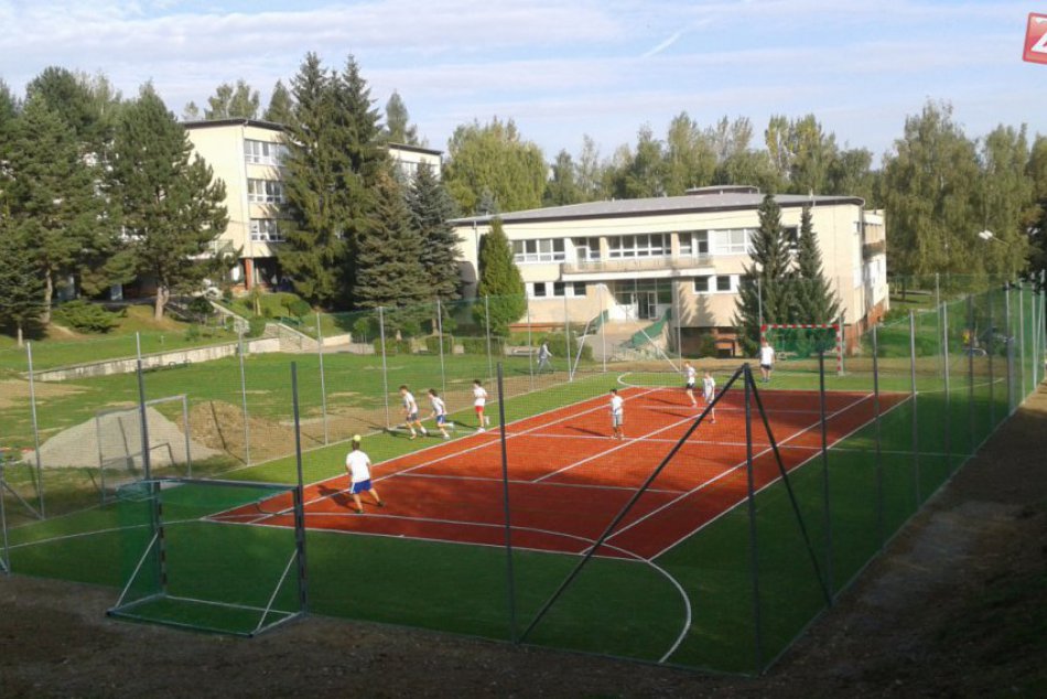Ilustračný obrázok k článku Najväčšia škola v Považskej sa dočkala: Verejnosť si ešte počká, VIDEO a FOTO