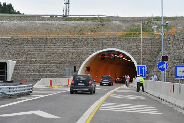 Ilustračný obrázok k článku Radšej čítajte: NDS úplne uzavrela úsek D3 Svčinovec - Skalité