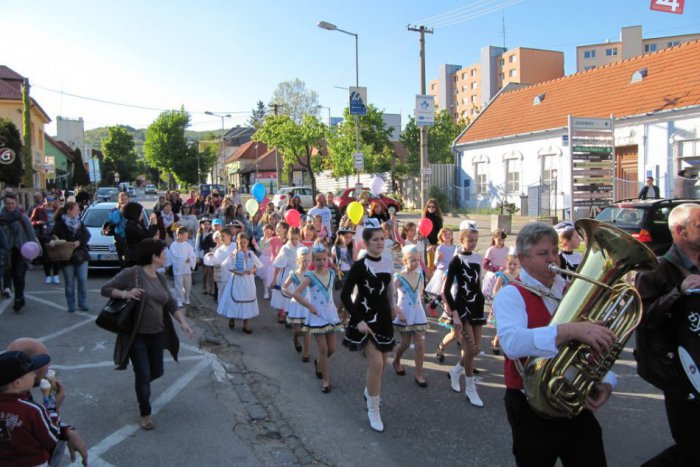 Ilustračný obrázok k článku Vinobrania počas víkendu zamiešajú karty v doprave. Niektoré spoje budú posilnené