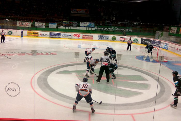 Ilustračný obrázok k článku Prekvapenie na úkor Novozámčanov: Zaskočili ich mladí kohúti z HK Orange 20