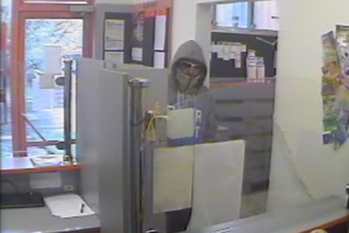 Ilustračný obrázok k článku Neznámy muž so zbraňou v ruke prepadol stávkovú kanceláriu v Dúbravke