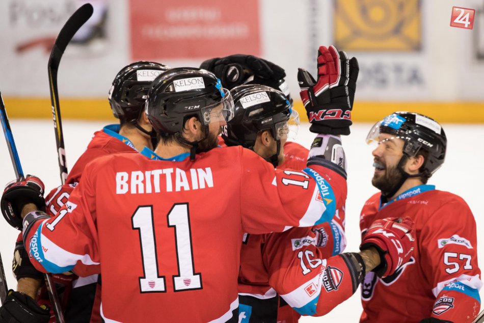 Ilustračný obrázok k článku FOTO: Bystrickí hokejisti doma nezaváhali. Mladíkom zo SR 20 nadelili 8 gólov