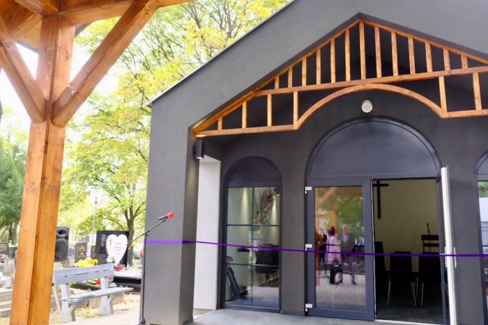 Ilustračný obrázok k článku Na cintoríne v ružinovskom Prievoze otvorili nový dom smútku