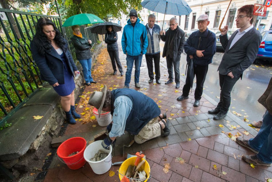 Ilustračný obrázok k článku FOTO: Pocta pre obete nacistov. V Bystrici pribudli ďalšie spomienkové kamene