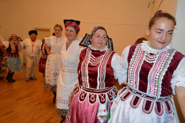 Ilustračný obrázok k článku Projekt U nás taká obyčaj: Cieľom je vytvoriť priestor nielen kolektívom, ale aj osobnostiam