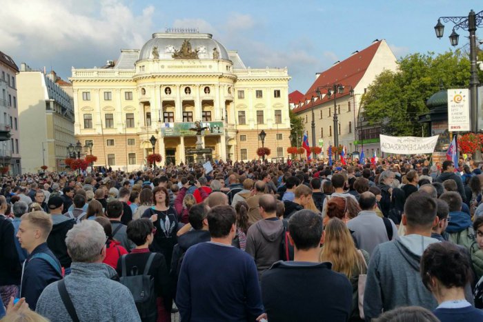 Ilustračný obrázok k článku Tretí protikorupčný pochod: Študenti pozvali aj Róberta Fica