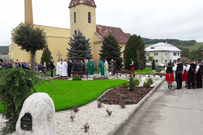 Ilustračný obrázok k článku V rodnej obci si krásne uctili Michala Kováča: V Ľubiši vyrástol park! FOTO