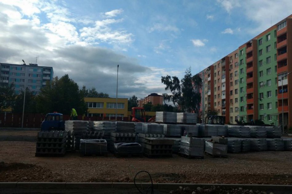 Ilustračný obrázok k článku OBRAZOM: Nové parkovisko na sídlisku Mier už dostáva reálne kontúry