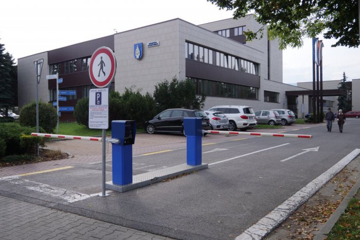 Ilustračný obrázok k článku Rampy pred radnicou sú už v prevádzke: Koľko zaplatíme za parkovanie?