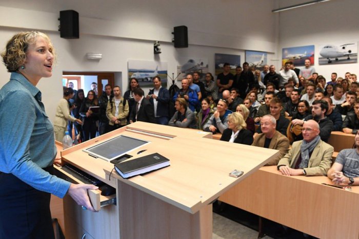 Ilustračný obrázok k článku Vzácna návšteva na Leteckej fakulte v Košiciach: Americká astronautka aj o mimozemšťanoch