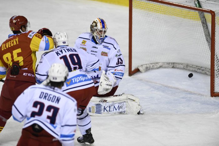 Ilustračný obrázok k článku Hokejovej Tipsport lige kraľuje aj po 8. kole Trenčín: Detva sa na chvoste trápi