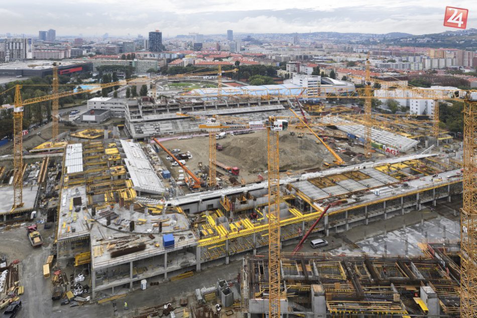 Ilustračný obrázok k článku VIDEO: Tehelné pole sa pomaly začína podobať na nový národný štadión