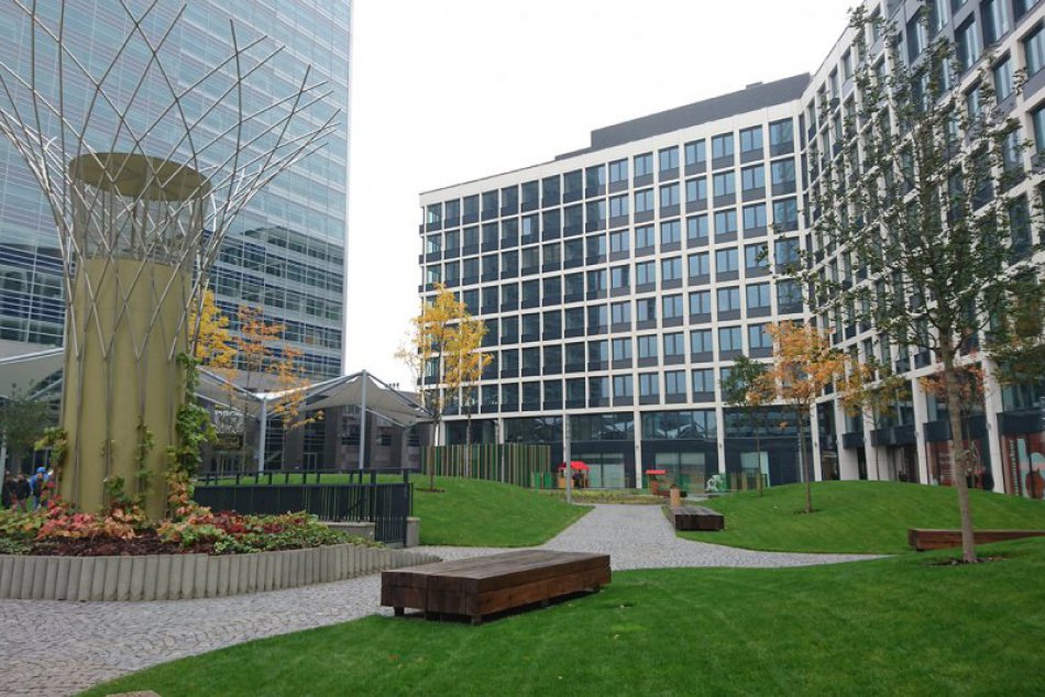 Ilustračný obrázok k článku Uprostred živej biznis štvrte vyrástla malá oáza pokoja Panorama City