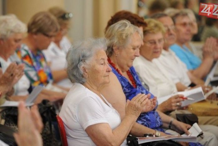 Ilustračný obrázok k článku Pekné gesto pre seniorov v zariadení: Fotografie starej Trnavy im spríjemňujú pobyt