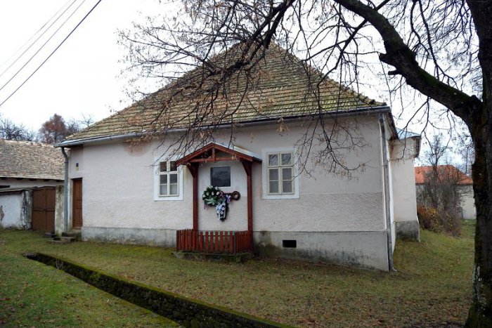 Ilustračný obrázok k článku Studnička z Polichna a známa rodáčka sú na novej poštovej známke