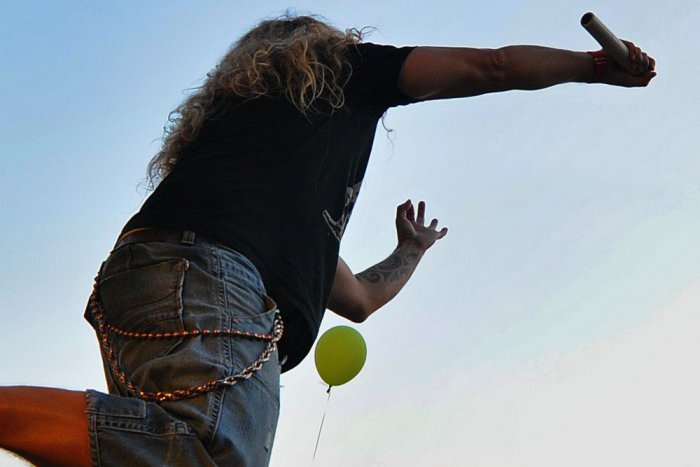 Ilustračný obrázok k článku Pieseň narážajúca na dopravnú situáciu v Prešove: Známa kapela boduje s Obchádzkou