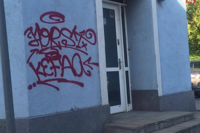 Ilustračný obrázok k článku Policajti  chytili sprejera na Šancovej: Hrozí mu ročné väzenie