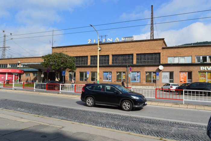 Ilustračný obrázok k článku Výluky v Žilinskom okrese: Tieto vlaky nahradia autobusy