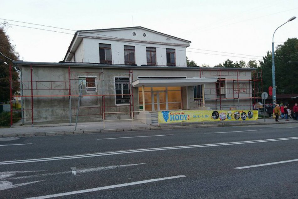 Ilustračný obrázok k článku Karlova Ves pokračuje v rekonštrukcii centra kultúry. Pribudla aj šatňa pre návštevníkov