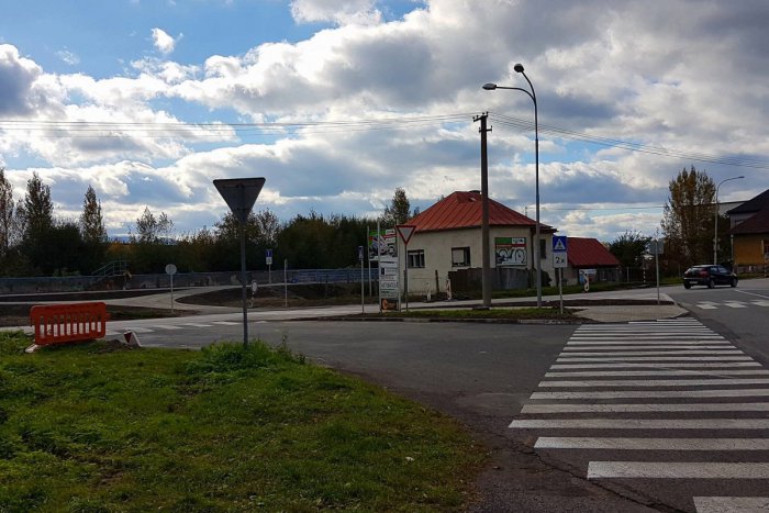 Ilustračný obrázok k článku Na nepriehľadnej križovatke vznikol nový ostrovček: Pomôcť má najmä chodcom