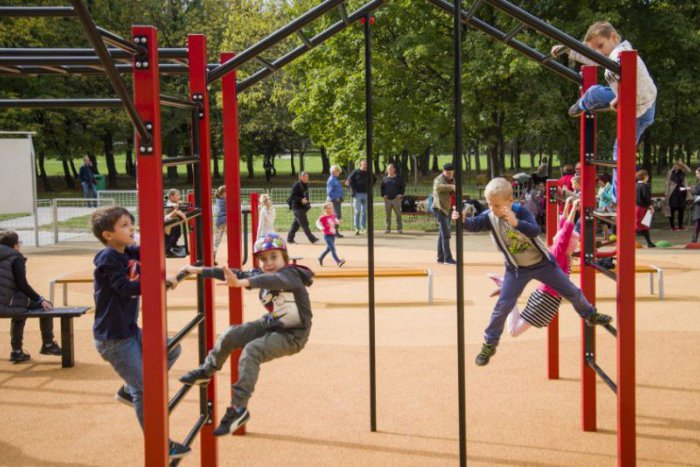 Ilustračný obrázok k článku Dobrá správa nielen pre deti z Rozkvetu: Mesto odkleplo ihrisko! VIZUALIZÁCIA