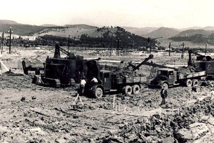 Ilustračný obrázok k článku Fáma, ktorá obrátila Žiar hore nohami: Chlapi v závode si mysleli že našli ropu, ale...