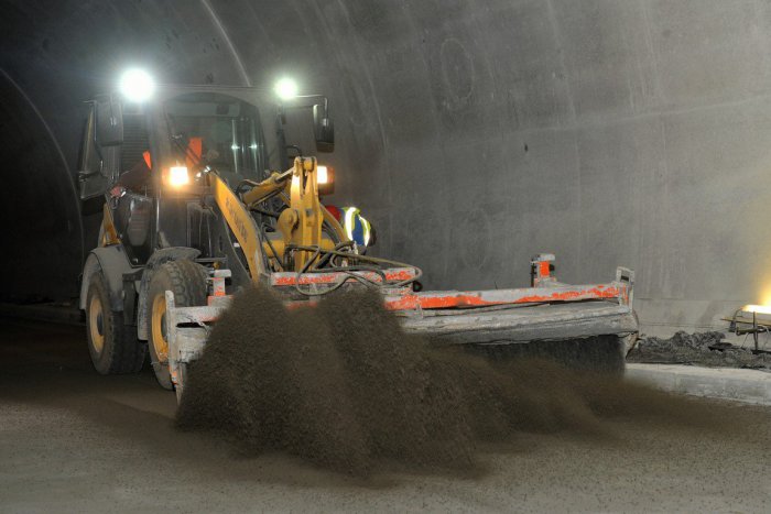Ilustračný obrázok k článku Tunel Považský Chlmec pred otvorením: Chystá sa špeciálny program, aj mimoriadne spoje